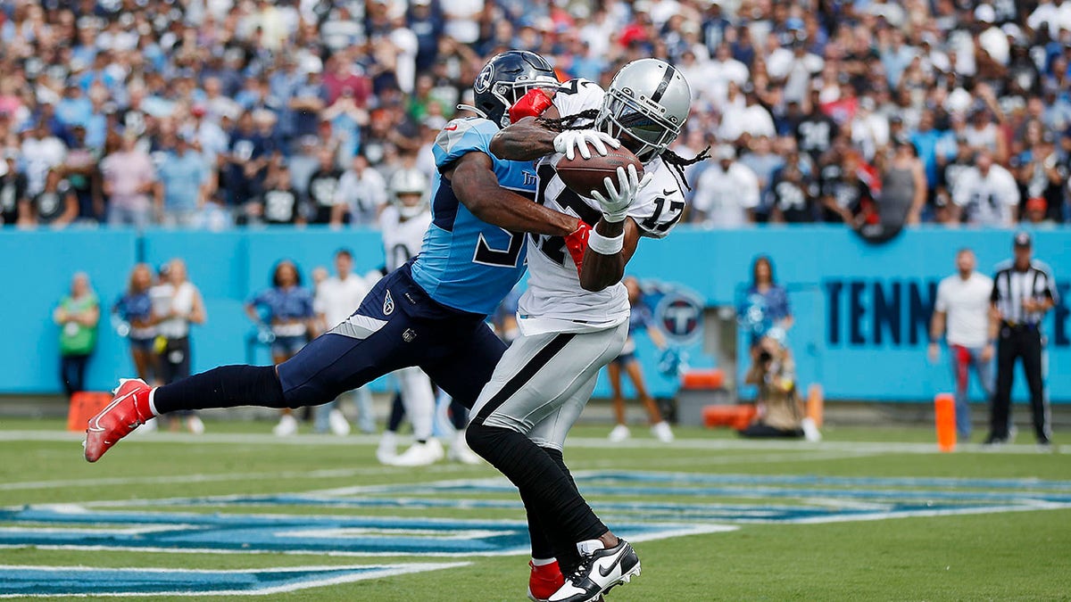 Davante Adams catches a touchdown