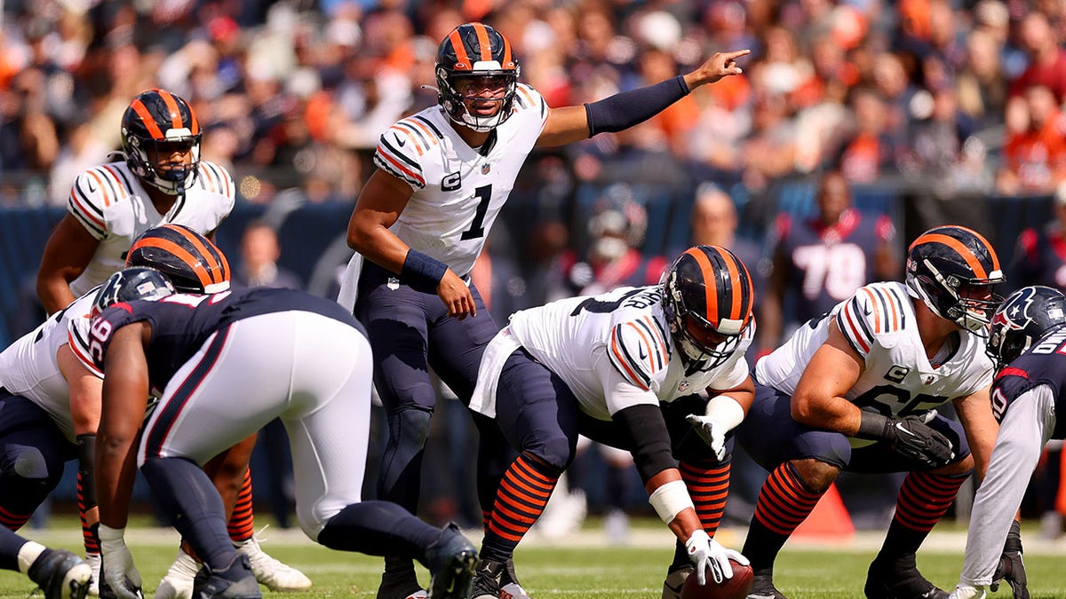 Bears QB Justin Fields was brutally honest about his performance vs. Texans:  'I played like trash'