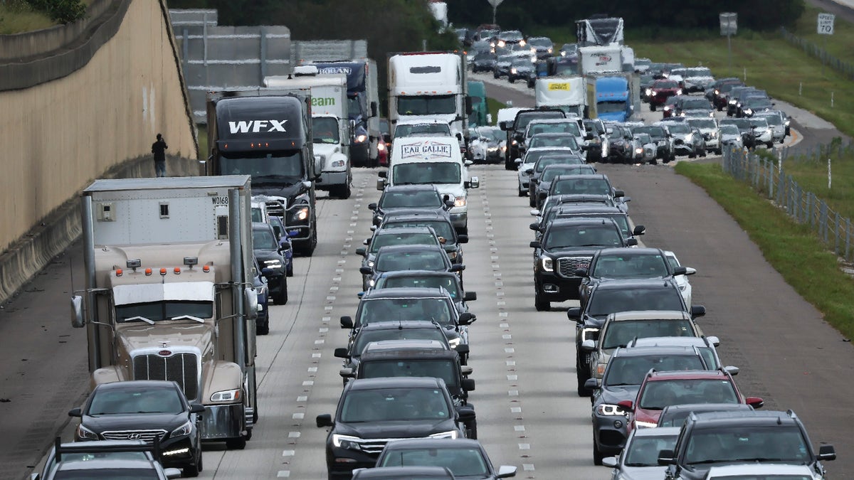 Traffic fleeing Hurricane Ian