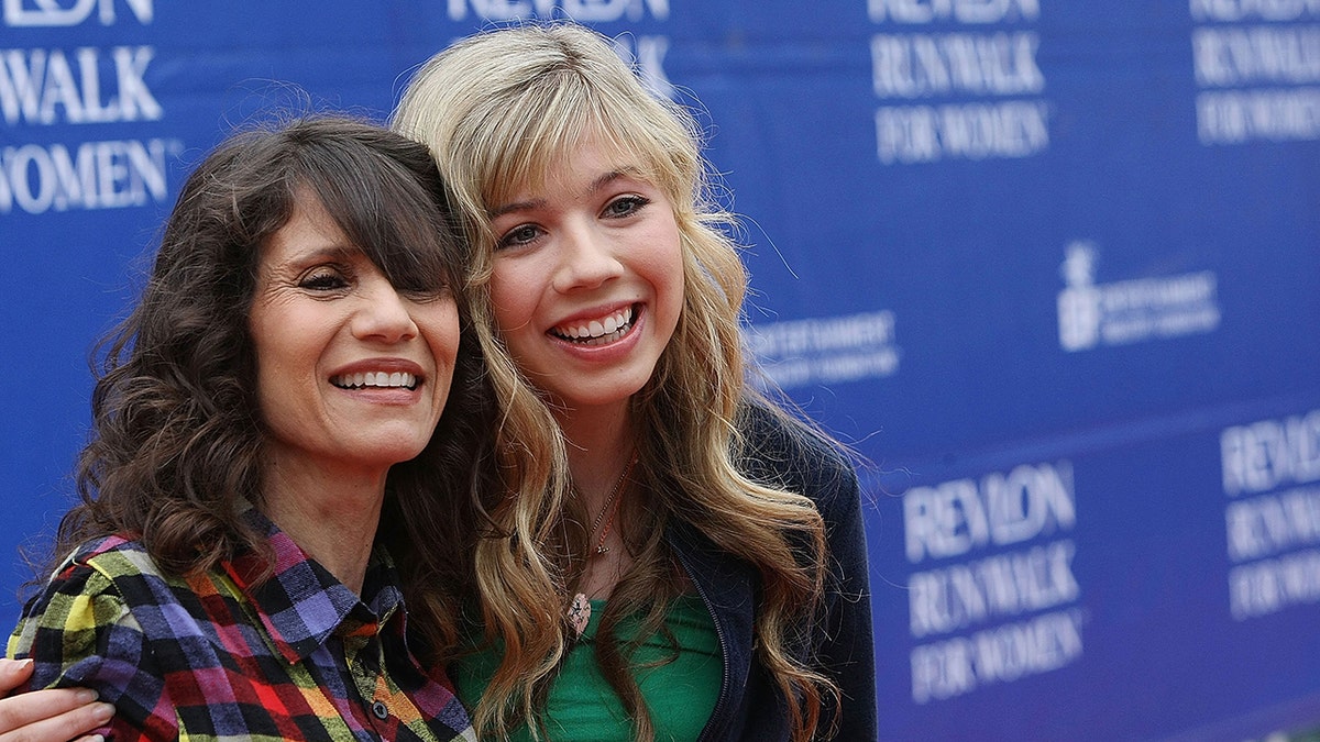 Jennette McCurdy and her mother