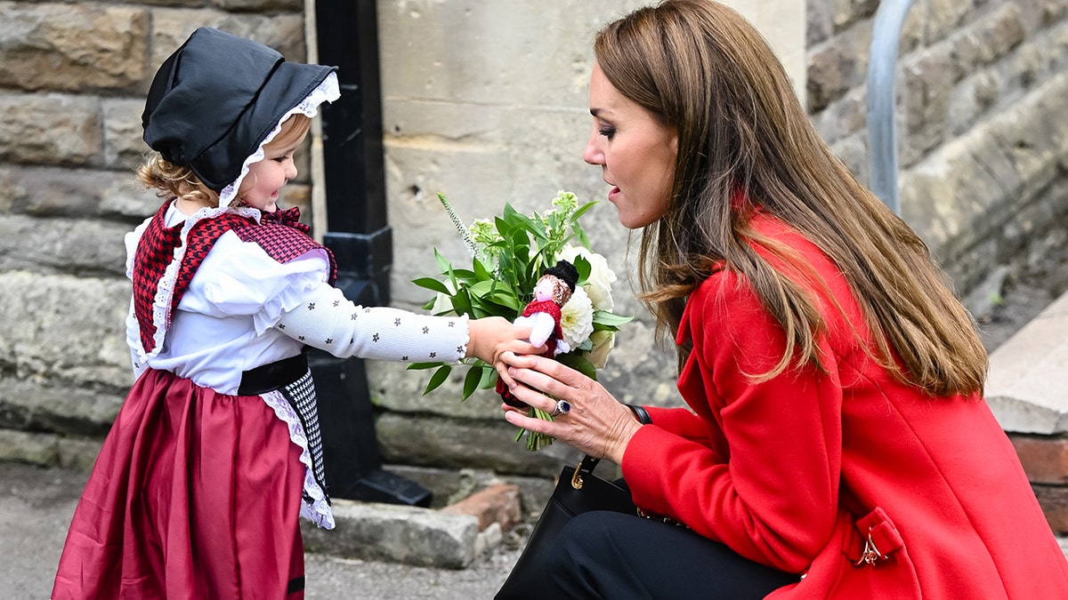 Catherine, Princess of Wales meets two-year-old Charlotte Bunting