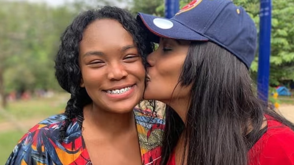 Salome Jackson kisses her sister Giselle Rengifo on the cheek.