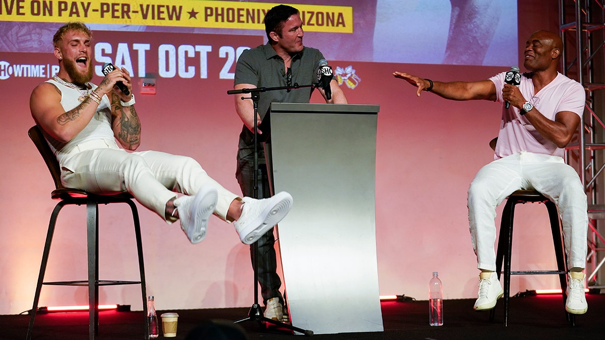 Chael Sonnen emcees Anderson Silva, Jake Paul newser