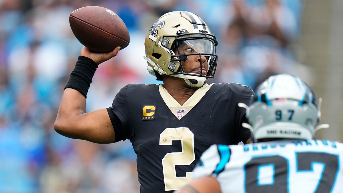 Panthers snap 8-game losing streak in win over Saints, Laviska Shenault  makes impact in team debut