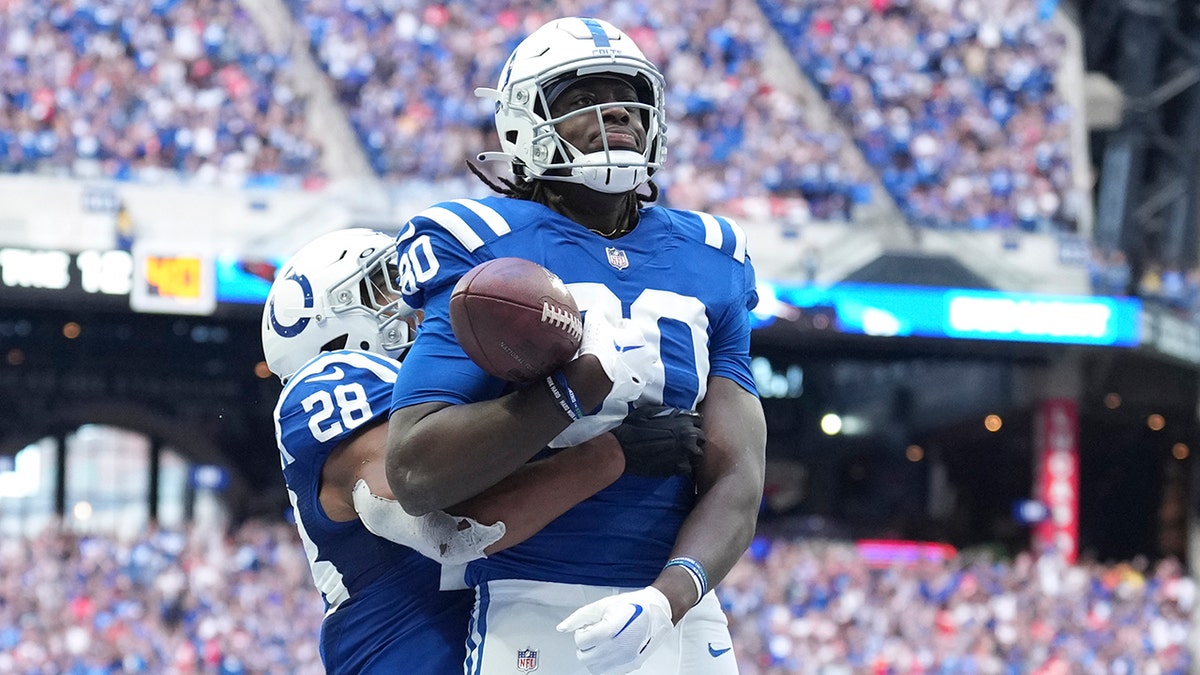 Patrick Mahomes has tense chat with Eric Bieniemy, Chiefs sputter in  stunning loss to Colts