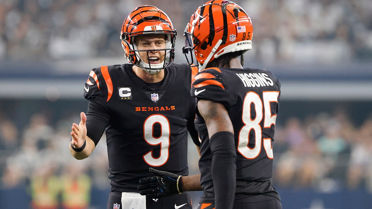 Joe Burrow celebrates TD