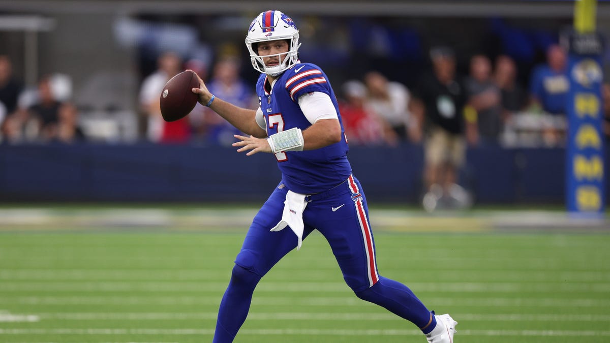 Josh Allen throws off-balance