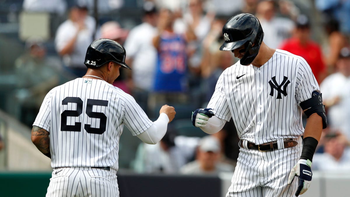 Aaron Judge fist bumps Gleyber Torres