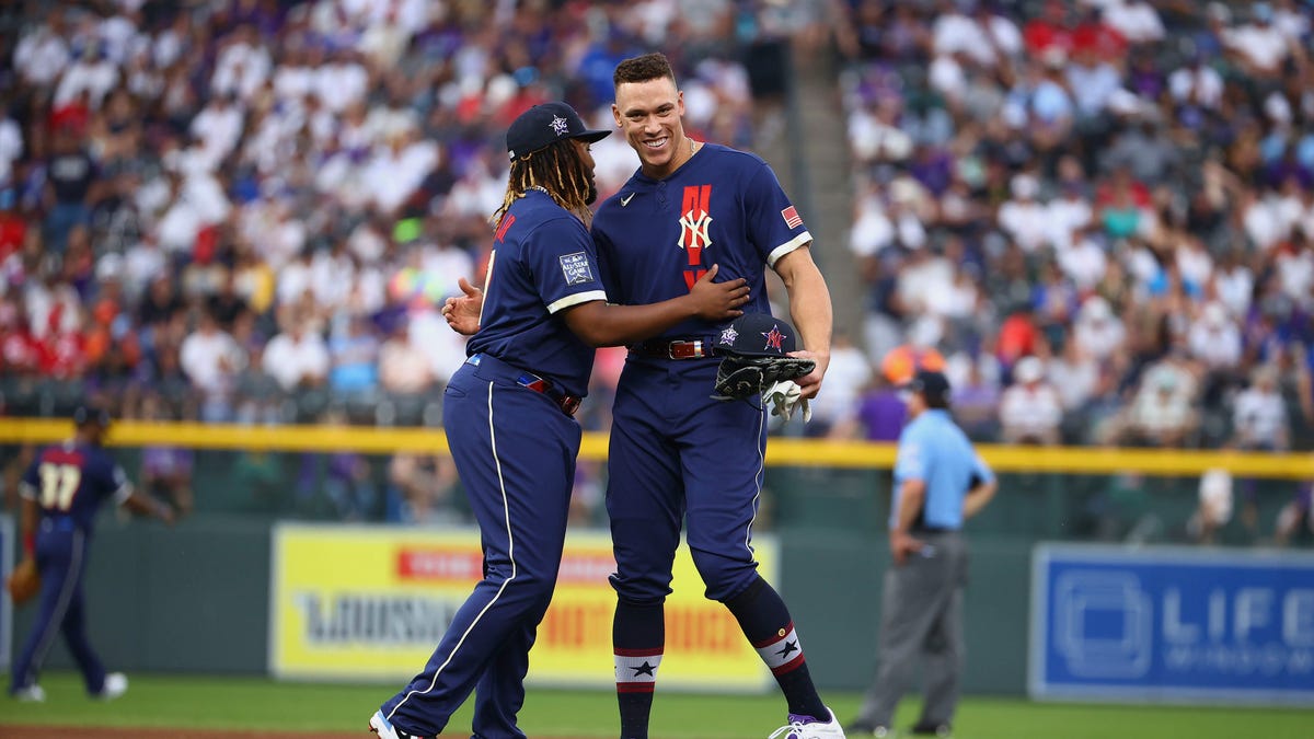 Vladimir Guerrero Jr. and Aaron Judge hug