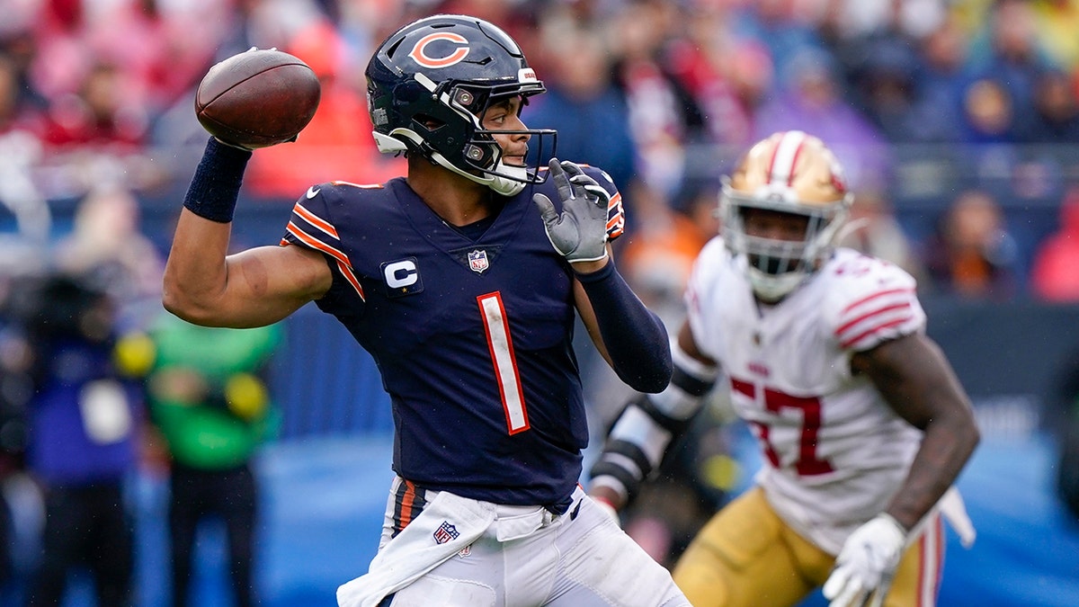 Justin Fields vs the 49ers