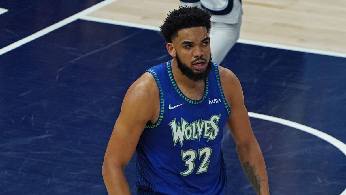 Karl-Anthony Towns walks on court