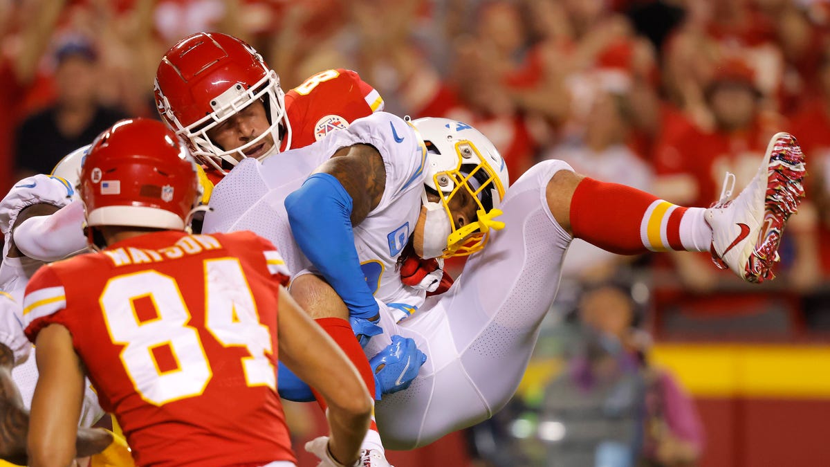 Chiefs' Travis Kelce recalls powerbomb from Chargers' Derwin James