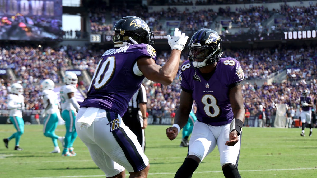 Lamar Jackson celebrates touchdown