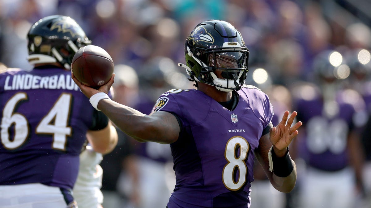 Lamar Jackson placed on Ravens injury report, vows to play Sunday