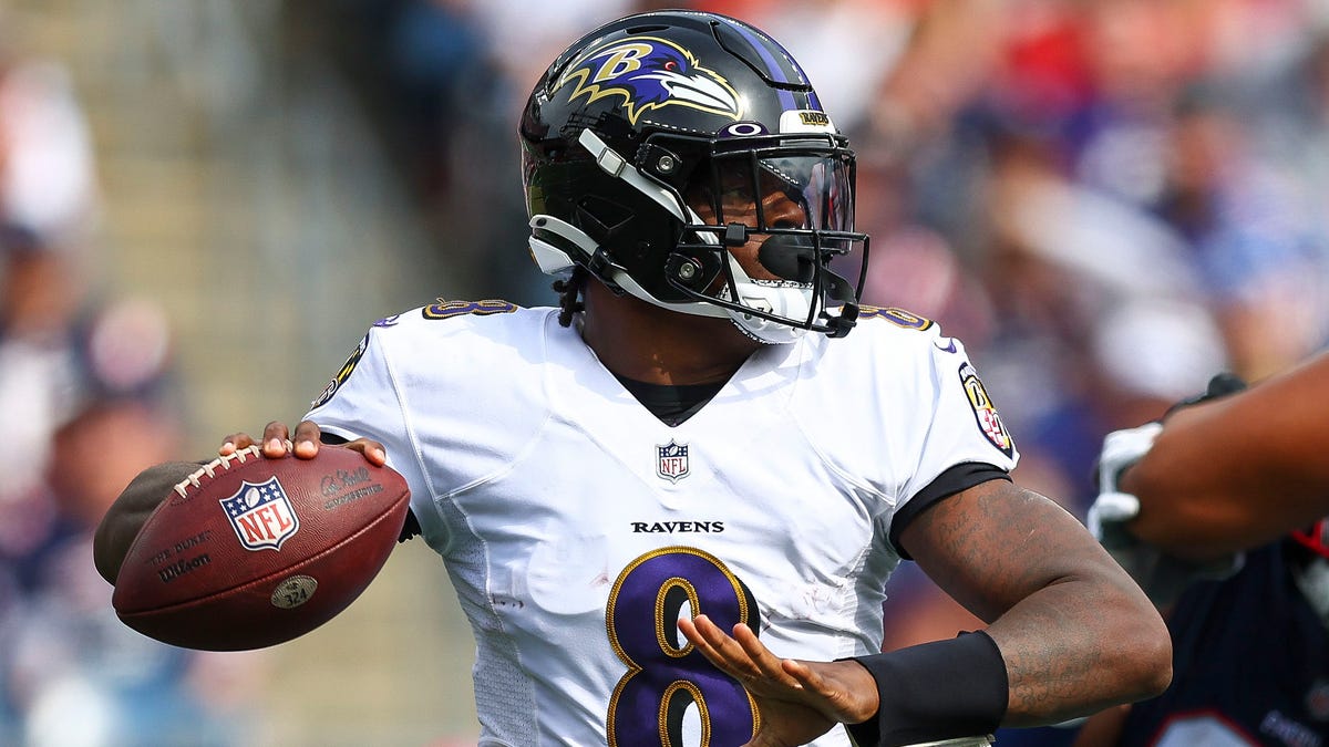 NFL roundup: Lamar Jackson accounts for 5 TDs, Ravens hold off Patriots  37-26