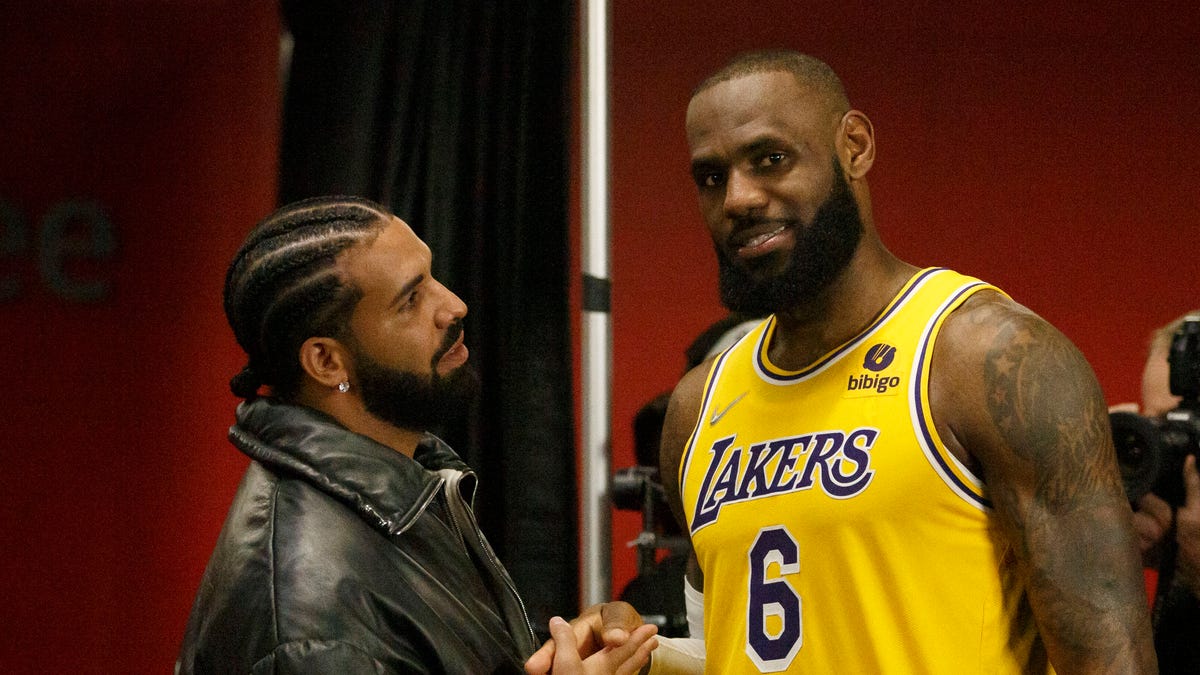 LeBron James shakes hands with Drake