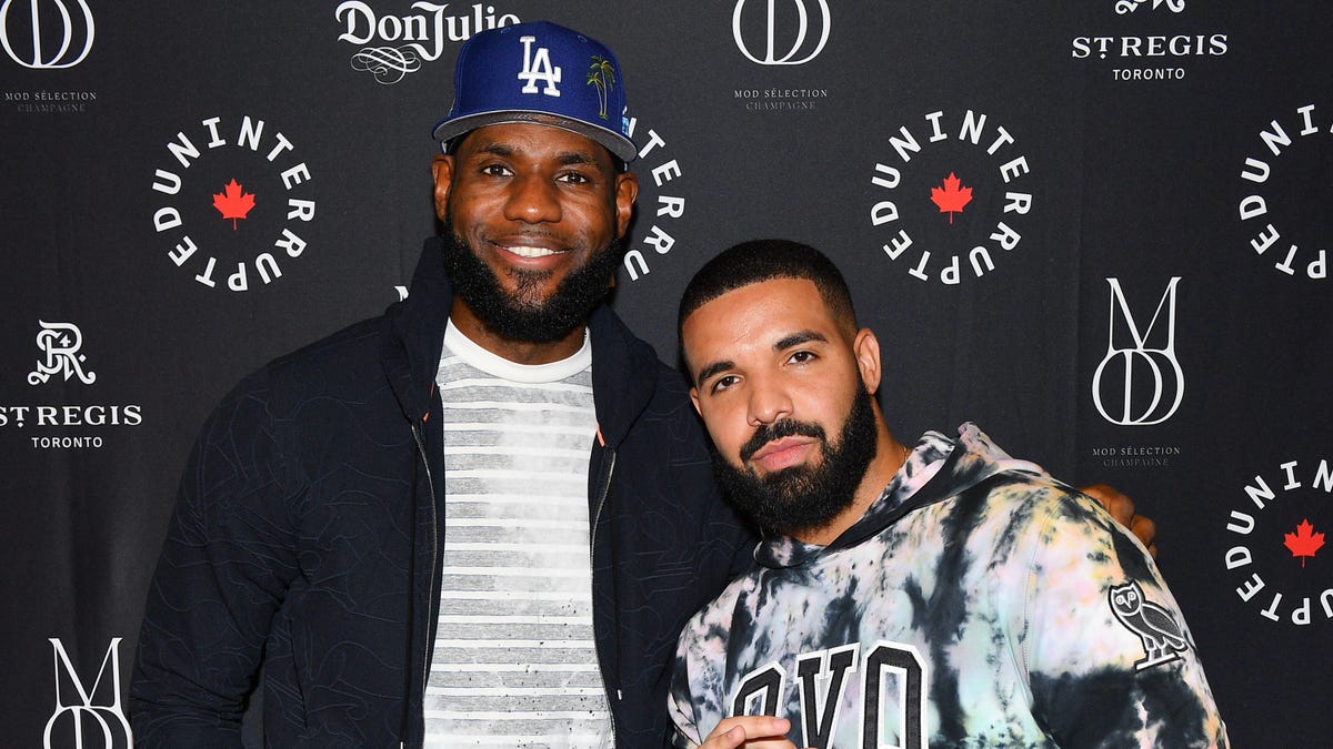 LeBron James and Drake pose