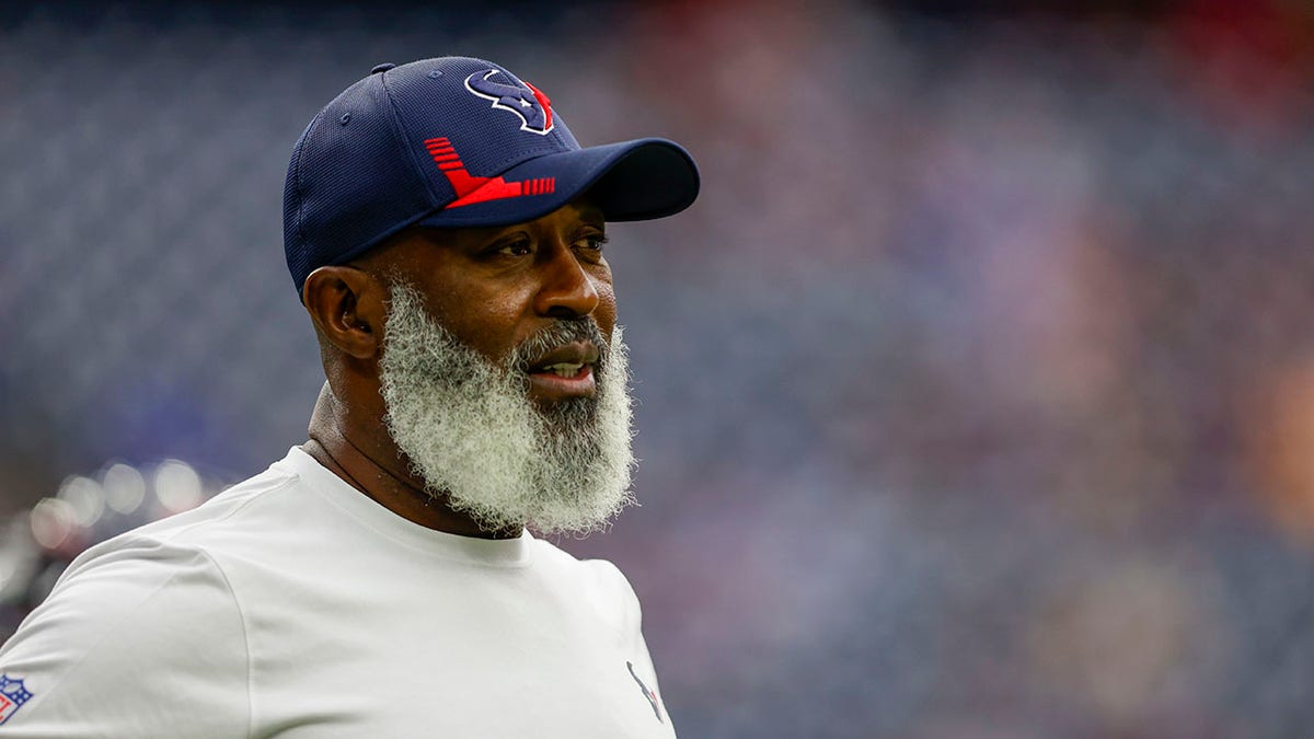 Lovie Smith pregame