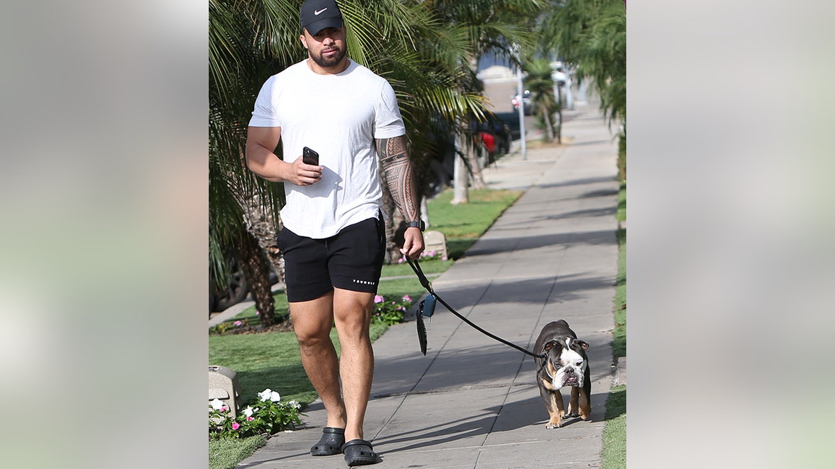 Manti Te'o walks his dog