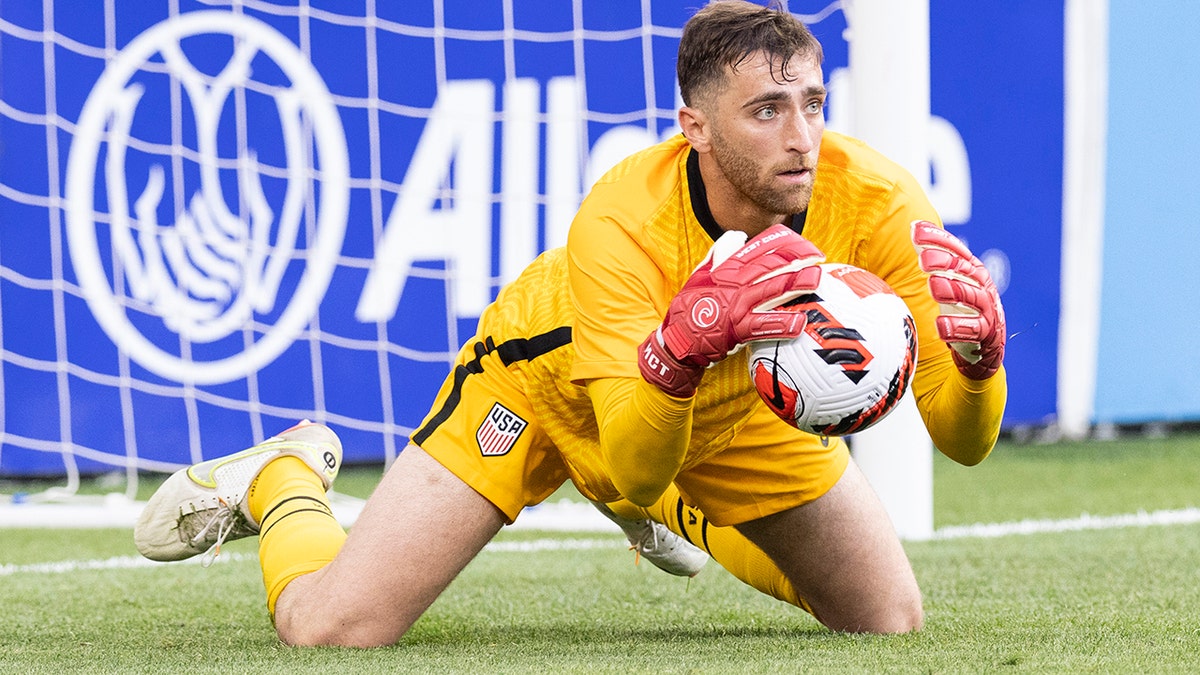 US men's national soccer team reveals World Cup uniforms