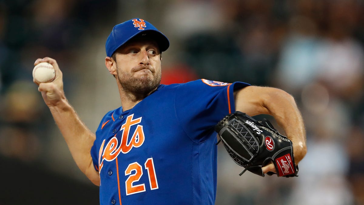 Max Scherzer pitches against the Nationals