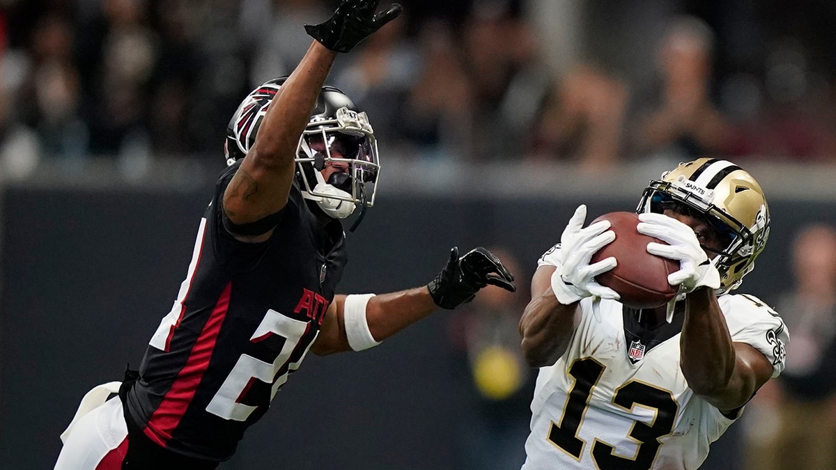Michael Thomas catches a pass