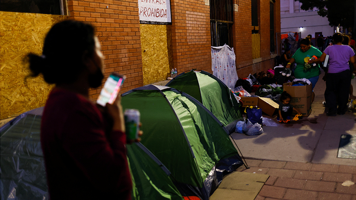 Migrants from Venezuela set up tents in El Paso Texas