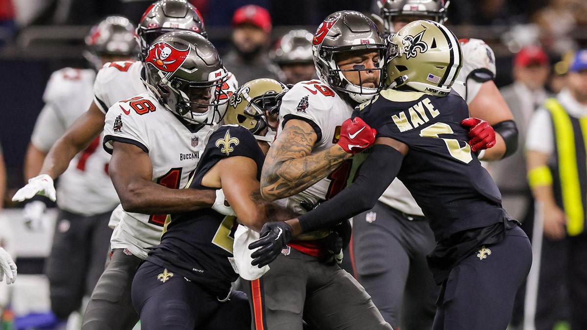 Mike Evans' incident with Saints players