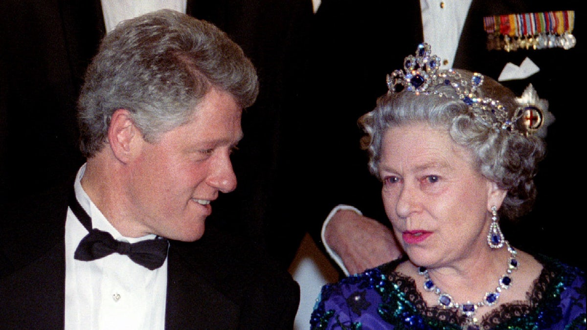Queen Elizabeth II and President Bill Clinton