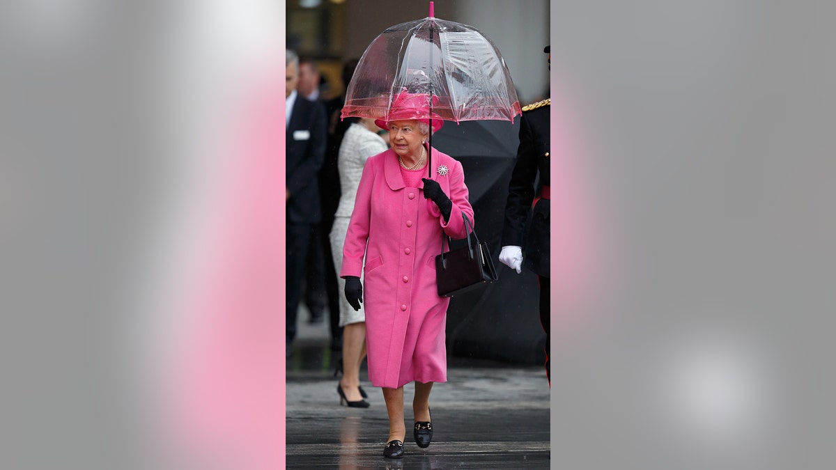 Queen Elizabeth wearing pink