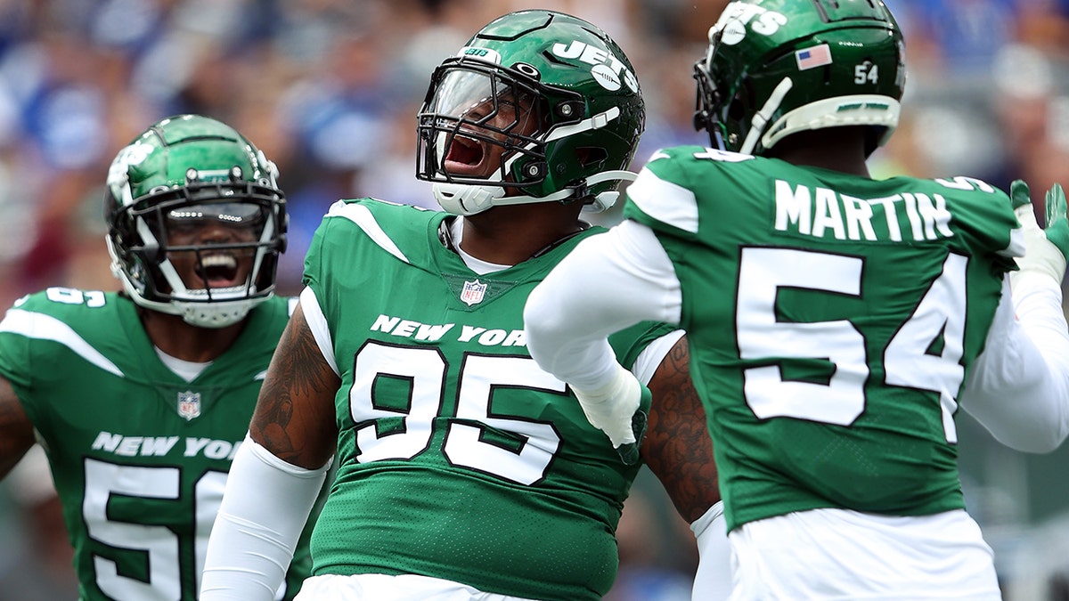 Jets' Quinnen Williams, defensive line coach get into heated exchange on  sideline