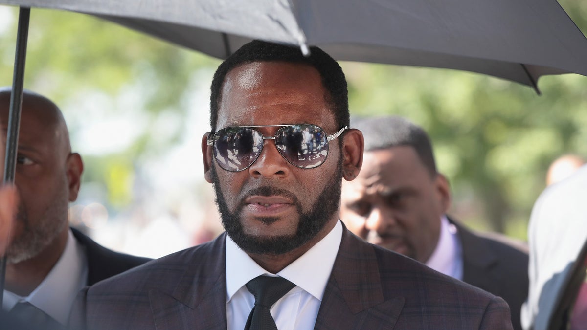 R. Kelly outside courthouse