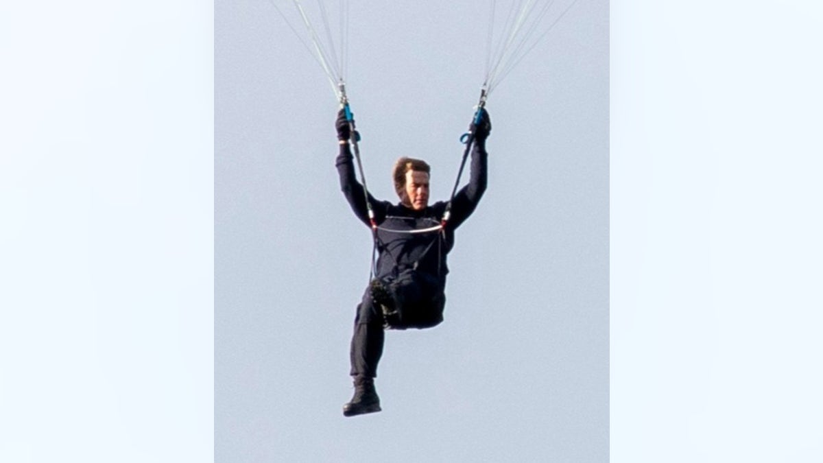 Tom Cruise paragliding