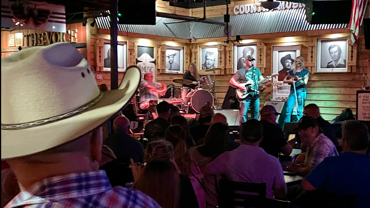 Live music in Nashville