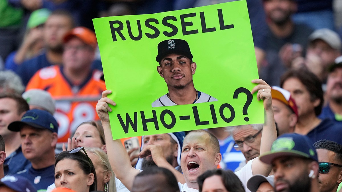 Let's ride: Shelby Harris mocks Russell Wilson after Seattle's Monday  Night Football win