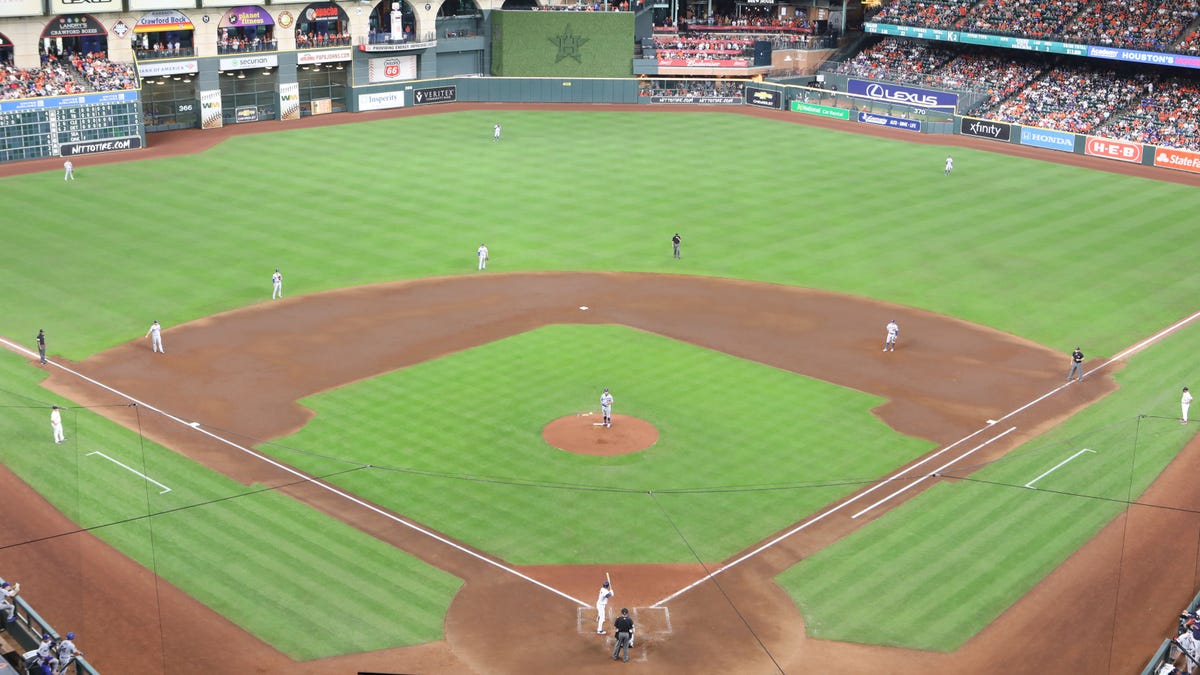 MLB shift in Dodgers-Astros game
