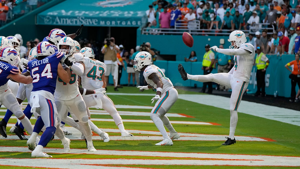 Thomas Morstead in the second half