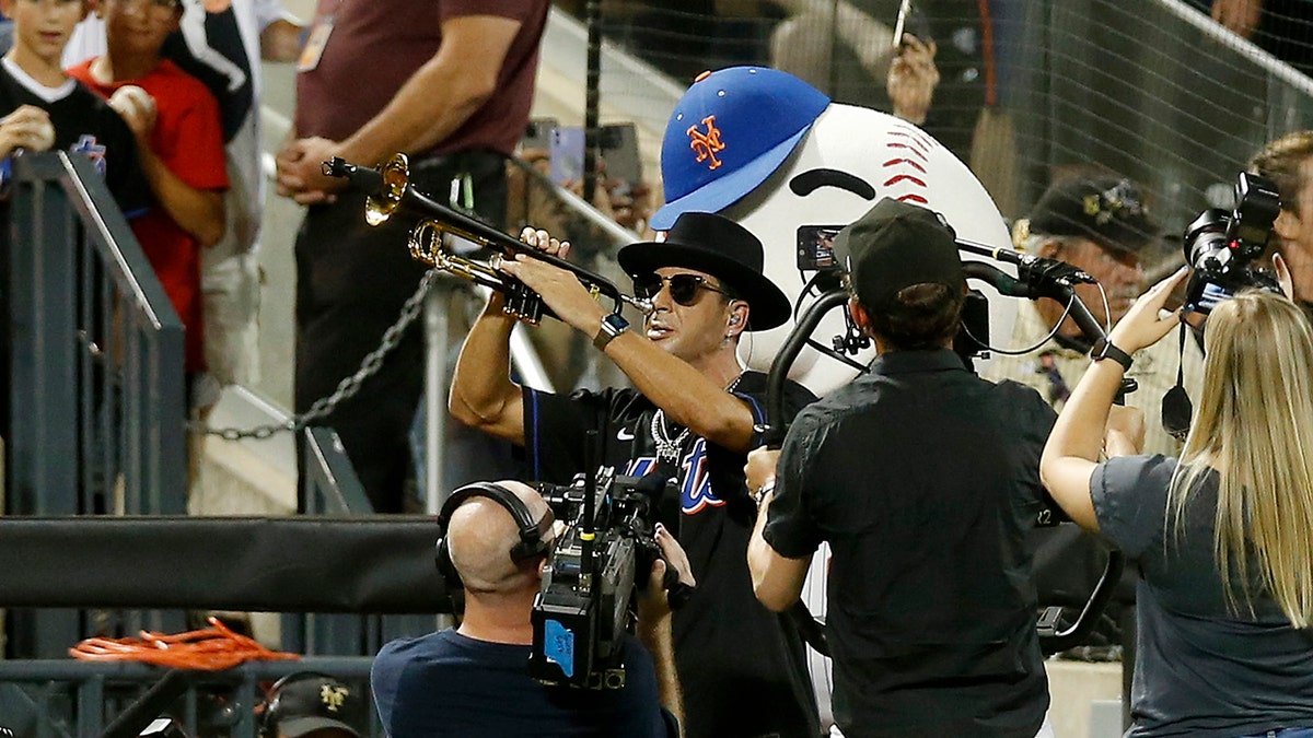 You should use the trumpet again': Edwin Diaz reveals real inspiration  behind eccentric Mets entrance