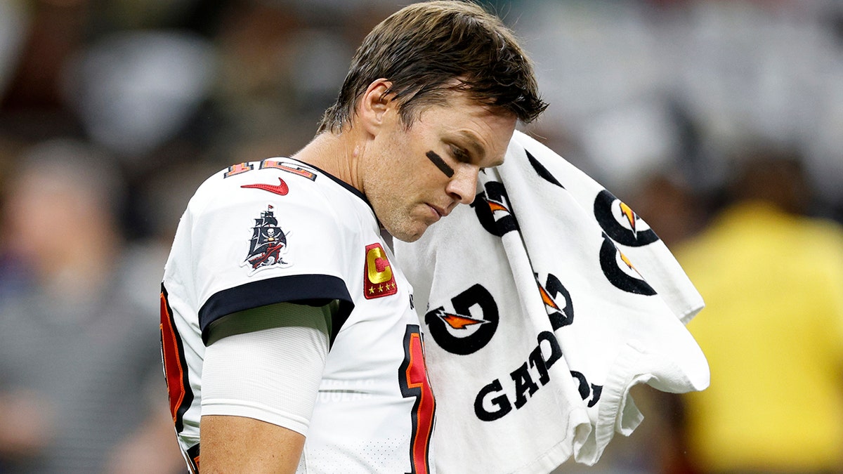 Tom Brady wipes his face