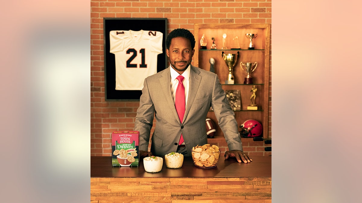 Desmond Howard with his snacks