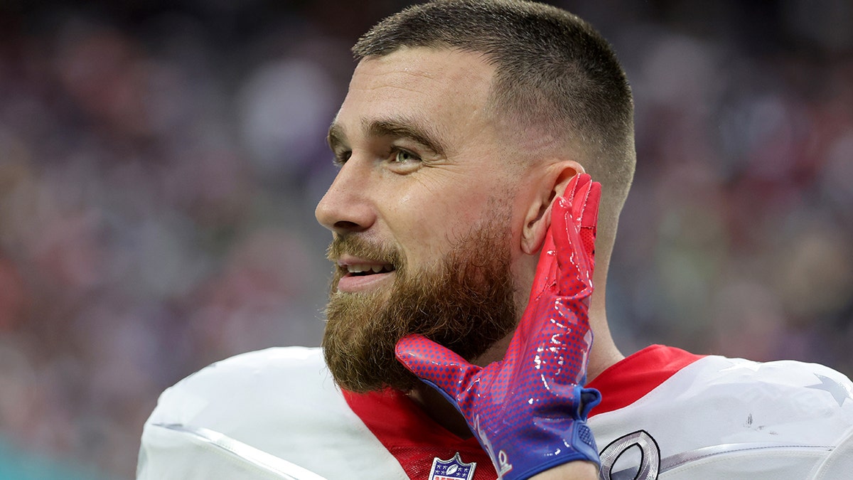 Travis Kelce calls to the fans