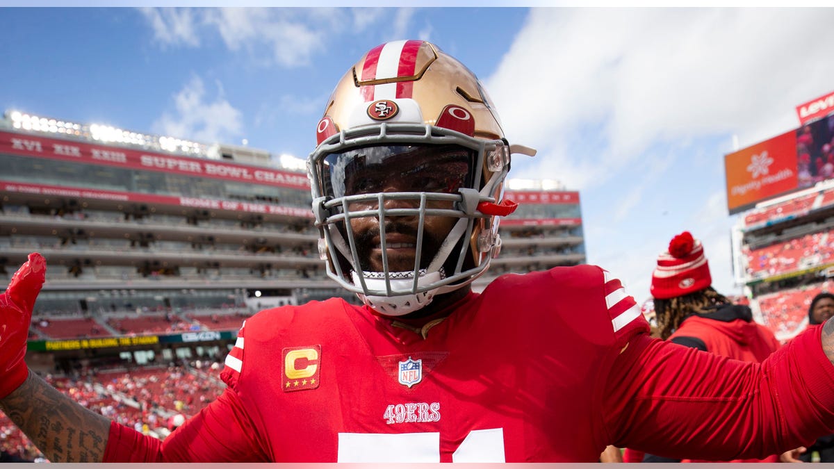 Trent Williams walks off field