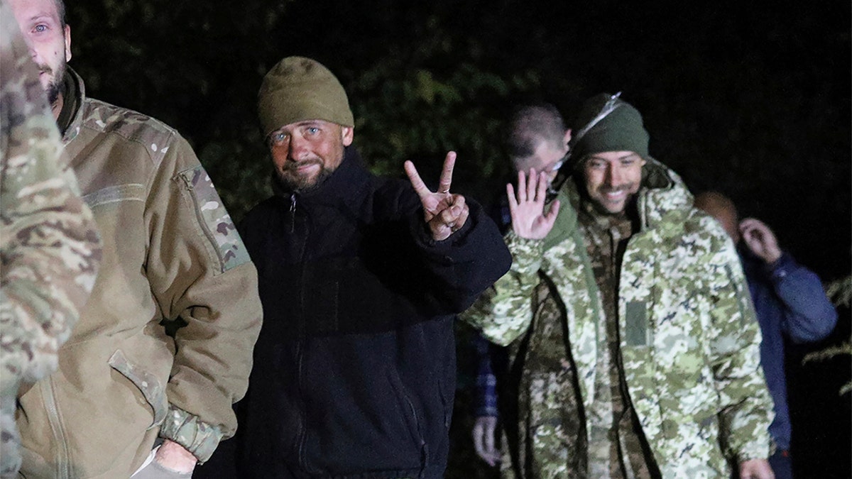 Ukrainian soldiers are released in prisoner swap with Russia