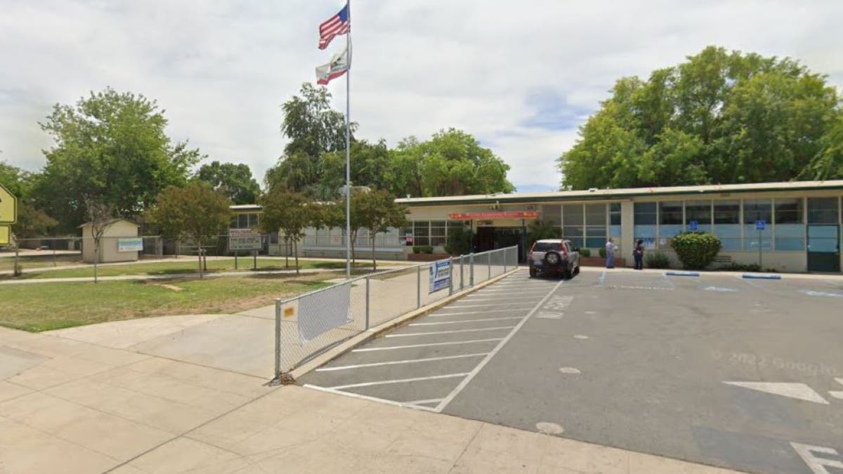 Photo of school building at Wolters Elementary