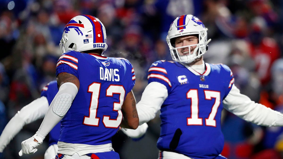 Bills' Josh Allen finds Gabriel Davis for first touchdown of 2022 NFL  season