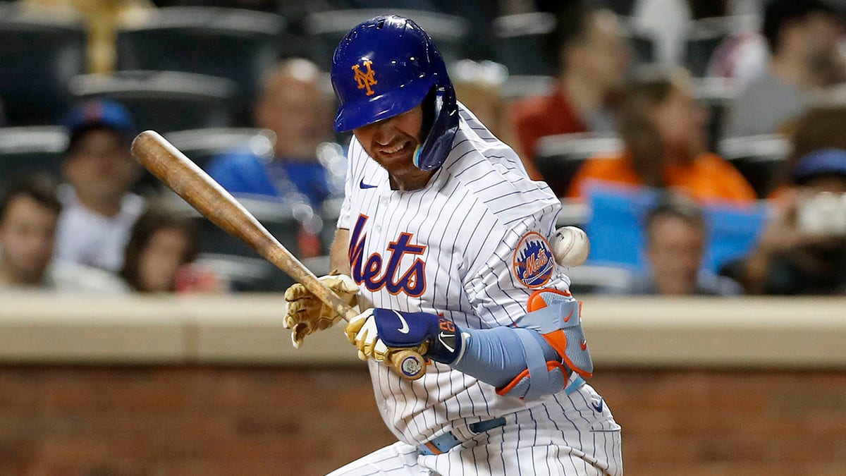 Pete Alonso hit by pitch