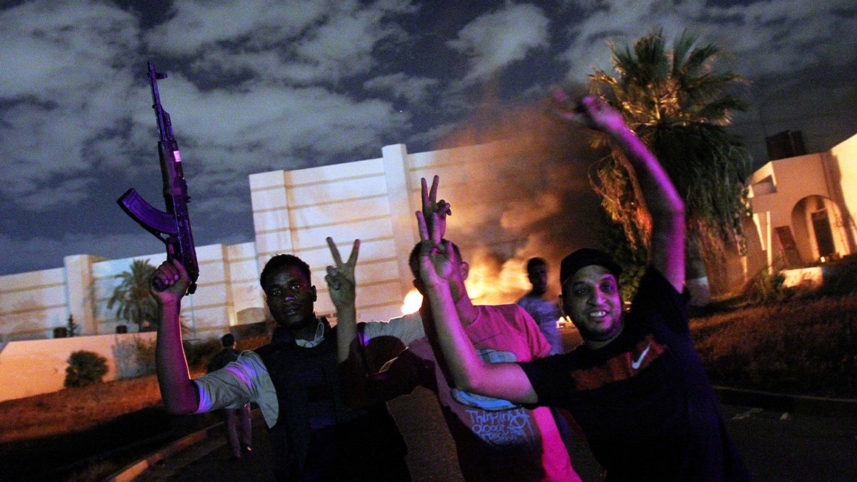 Libyan protesters force militia out of its Benghazi base