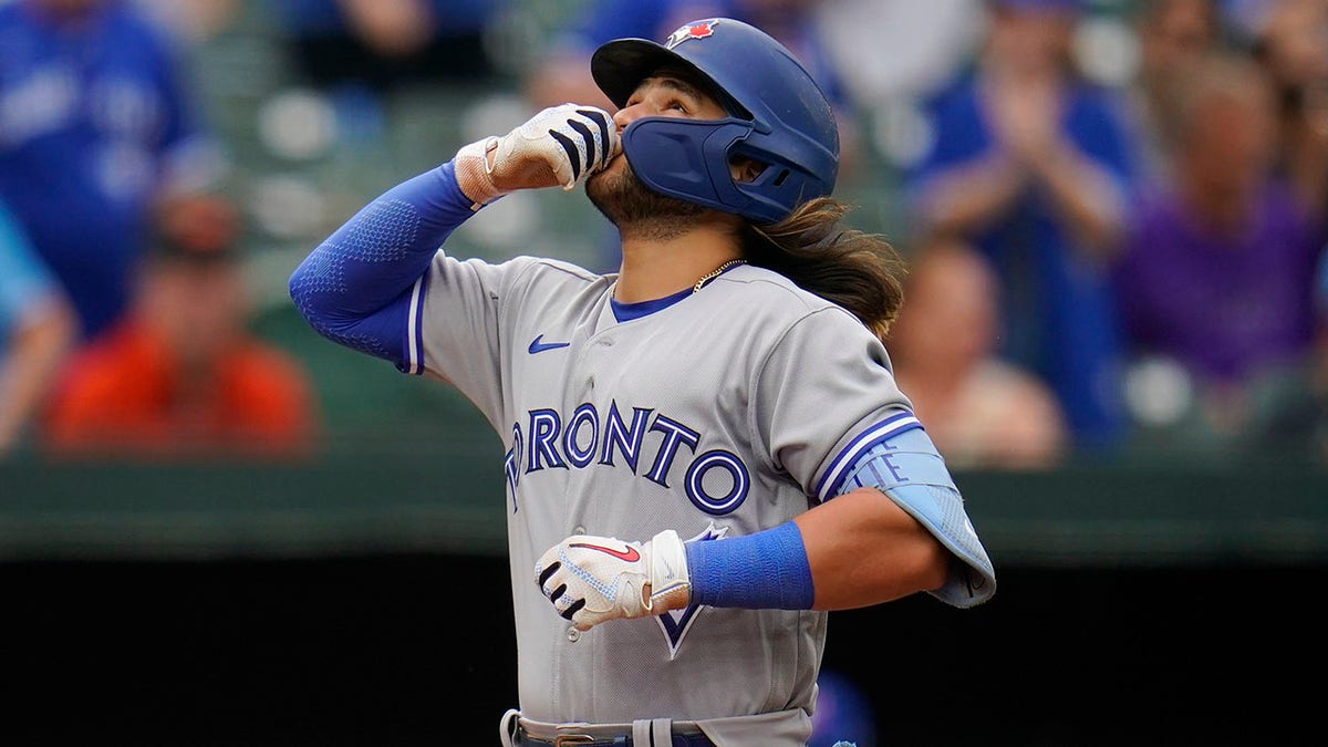 Bo Bichette home run