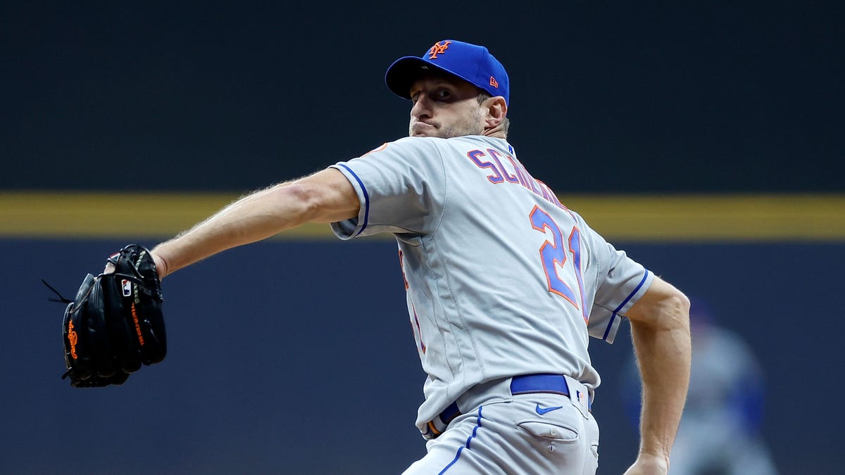 Mets' Max Scherzer leaves game after 6 perfect innings, team clinches  playoff spot