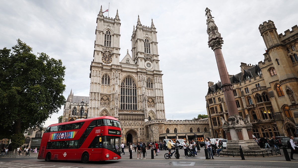 Top Tourist Attractions Near Westminster Abbey: A Complete Guide